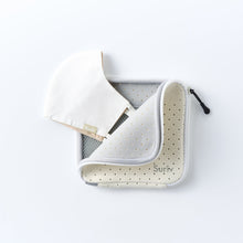 画像をギャラリービューアに読み込む, Suriv <クリーム>まるごと洗えるマスクケース(消毒ボトル&ホルダー付)