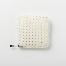 画像をギャラリービューアに読み込む, Suriv <クリーム>まるごと洗えるマスクケース(消毒ボトル&ホルダー付)